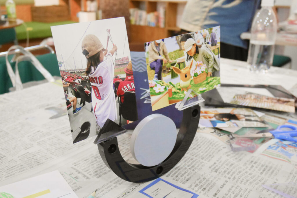 アクリル端材を使って作られた写真スタンド作品